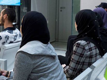 Los acusados en el juicio por la red de captación de mujeres yihadistas, este lunes en la Audiencia Nacional.