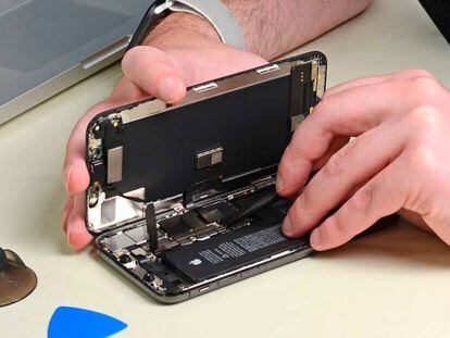 Apple bloqueará la batería de tu iPhone si la cambias por tu cuenta