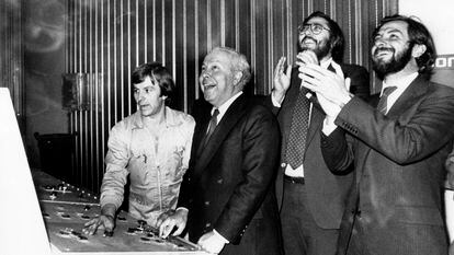 Inauguració de l'edició catalana d''El País' amb Juan Luis Cebrián, Antonio Franco i Jesús de Polanco, l'octubre del 1982.