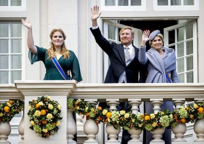 Máxima de los Países Bajos junto al rey Guillermo Alejandro y la princesa Amalia durante el 'Prinsjesdag' en La Haya (Países Bajos), el 20 de septiembre de 2022.