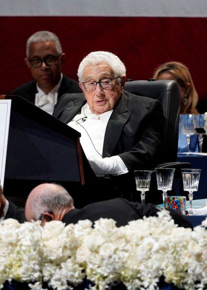 Henry Kissinger menyampaikan pidato pada Makan Malam Yayasan Alfred E. Smith pada 19 Oktober tahun ini di New York.