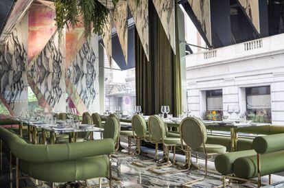 El restaurante Rómola gozó, durante unos meses, de ser uno de los sitios más 'instagrameables' de Madrid. Su techo de mármol era una de las razones.