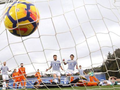 Gol del malaguista Chory Castro a la Real Sociedad la pasada jornada.