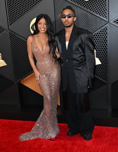La cantante y actriz Halle Bailey, que forma el dúo musical Chloe x Halle con su hermana mayor Chloe Bailey y que interpretó a la Sirenita en el cine, con su pareja Darryl Dwayne "DDG" Grandberry Jr. 