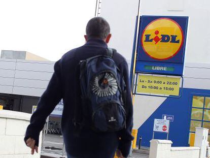 Entrada a un supermercado Lidl en Madrid.