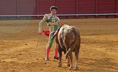 El torero Cayetano Rivera Ordóñez, en una corrida de toros de la Feria de Abril de Sevilla de 2019.