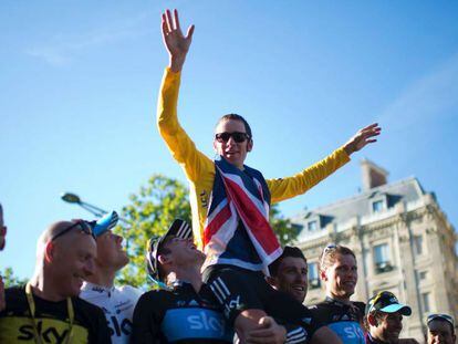 Wiggins celebra su victoria en el Tour de 2012.