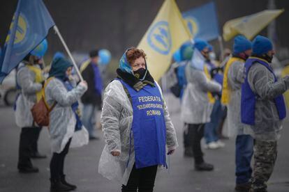 Protesta de sanitarios ante el Gobierno en Bucarest, el 28 de diciembre.
