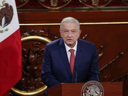 López Obrador presenta las iniciativas de reforma a la Constitución en Palacio Nacional, este lunes.