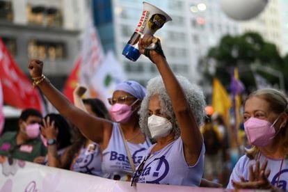 Mujeres marchando en Río De Janeiro. 
