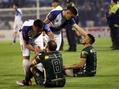 Los jugadores de San Jorge de Tucumán se niegan a jugar ante Alvarado de Mar del Plata, disconformes con el arbitraje.