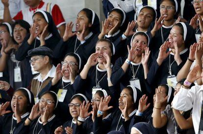 Monjas bolivianas reciben al Papa en un acto en Santa Cruz.