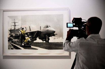'Applause', 2006. Obra de Banksy expuesta en la muestra 'Guerra, capitalismo y libertad'.