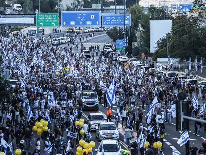 La protesta de los familiares de los rehenes, a su llegada a Jerusalén este sábado.