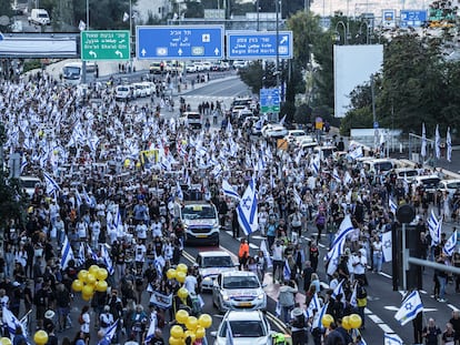 La protesta de los familiares de los rehenes, a su llegada a Jerusalén este sábado.