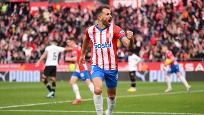 Stuani celebra uno de sus tantos ante el Valencia.