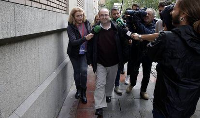 Miquel Iceta abandona la sede del PSOE.
