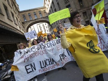 Una treballadora de Correus protestant aquest dimecres a Barcelona contra la precarietat a l'empresa.