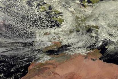 Fotografía tomada por el satélite Meteosat para la Agencia Estatal de Meteorología que muestra la borrasca situada sobre la península ibérica.