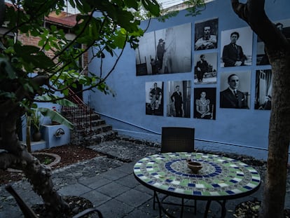 Interior de la Casa MAB, antiguo hogar del fotógrafo mexicano Manuel Álvarez Bravo, en Coyoacán, Ciudad de México.