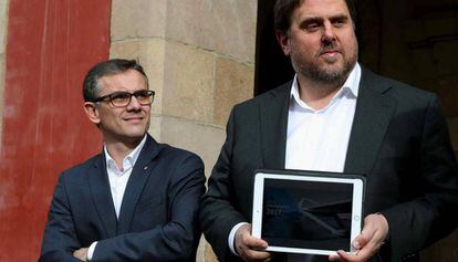 Josep Maria Jové, junto a Oriol Junqueras frente al Parlament, en una foto de archivo.