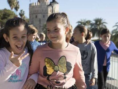 Niñas que participan en la obra social de La Caixa