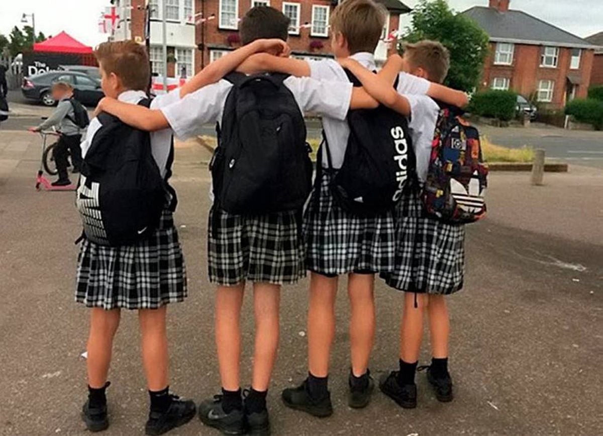 Secretario SIDA Invalidez Un colegio británico prohíbe a los chicos llevar pantalón corto y sugiere  que usen falda | Mamas & Papas | EL PAÍS