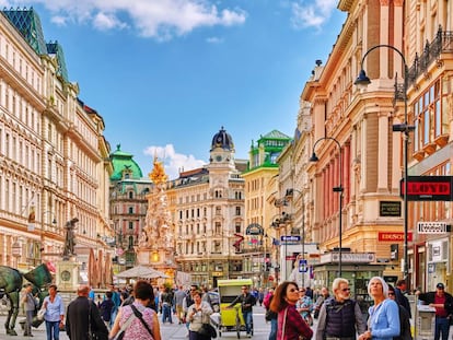 Paseantes en la céntrica calle de Graben, en Viena.