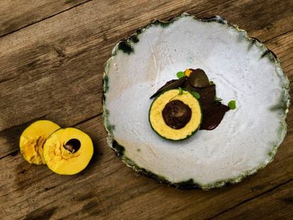 CREMOSO DULCE DE LÚCUMA, CHOCOLATE AL 75%, CAFÉ CAJAMARQUINO Y MANDARINA / CAPEL