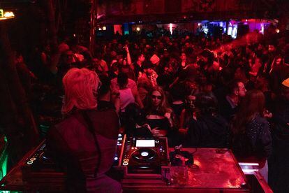 Una fiesta de música electrónica en una discoteca en el norte de Bogotá, el 1 de diciembre de 2022.