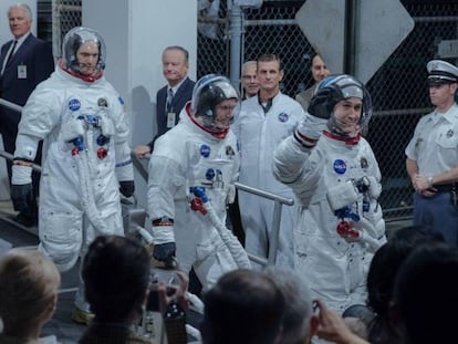 Desde la izquierda, Corey Stoll, Lukas Haas y Ryan Gosling, en 'First man (El primer hombre)'.