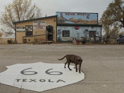 Texola (Oklahoma), uno de los pueblos de la Ruta 66, en un fotograma del documental 'Casi fantasmas',