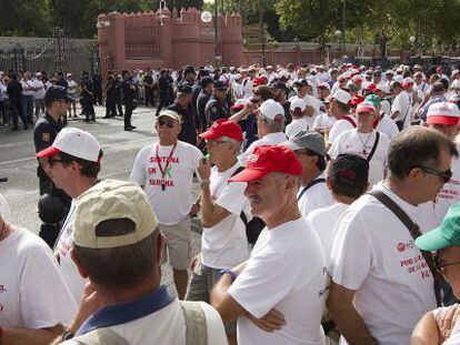 Trabajadores de Santana protestan en Sevilla.
