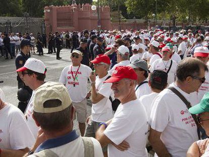 Trabajadores de Santana protestan en Sevilla.