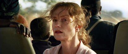 Isabelle Huppert, en un fotograma de 'Una mujer en África', de Claire Denis
