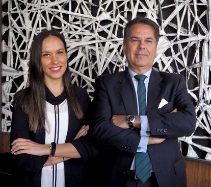 Carmen Díez, abogada senior, junto a Jaime Beltrán, socio de Derecho mercantil y societario. 