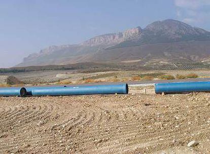 Imagen de archivo de las tuberías para llevar agua a Baza.