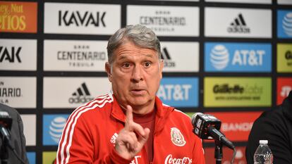 El entrenador Gerardo Martino en una rueda de prensa en Arizona.