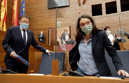 El presidente de la Generalitat, Ximo Puig, y la vicepresidenta, Mónica Oltra, en una sesión de control en Las Cortes valencianas.