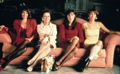 De izquierda a derecha: Carmen Maura, Julieta Serrano, Rossy de Palma y Maria Barranco, en 'Mujeres al borde de un ataque de nervios' (1988).