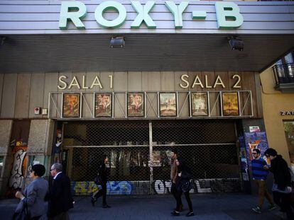 Entrada de los cines Roxy-B, en la calle Fuencarral, en una foto de archivo.