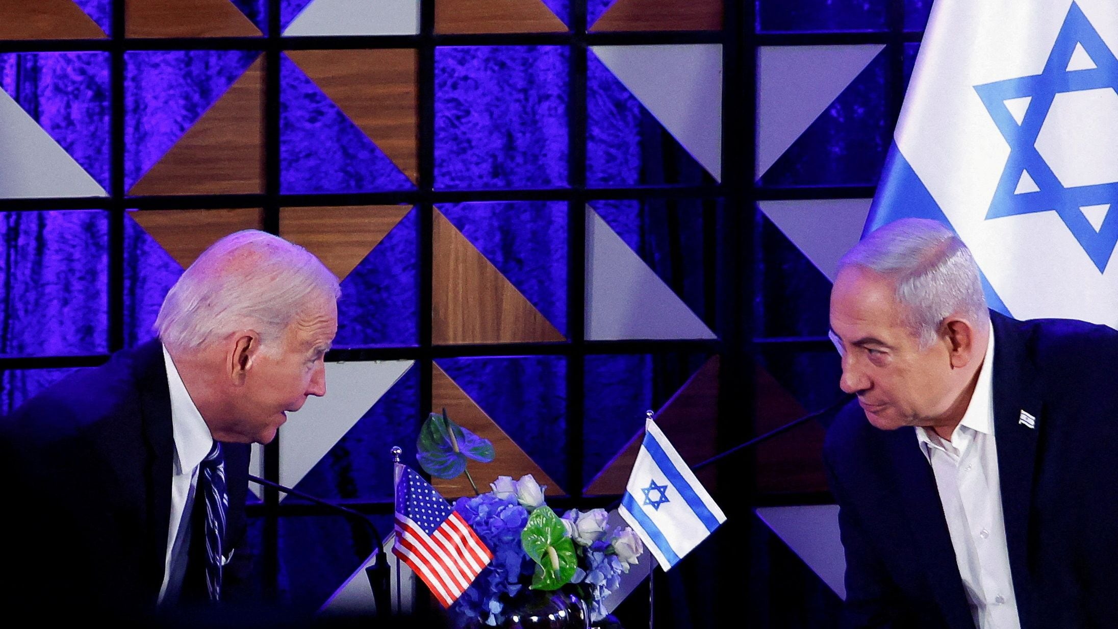 Biden advierte a Netanyahu de que su apoyo a Israel depende de cómo proteja a los civiles en Gaza