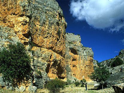 El barranco de la Hoz Seca, donde se sitúa el santuario de la Virgen de Jaraba, brinda uno de los paisajes más abruptos de la ruta por el río Mesa.