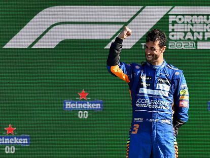 Daniel Ricciardo celebra su victoria con McLaren en Monza el año pasado.