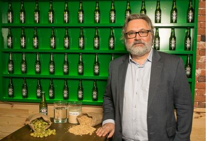 Willem van Waesberghe ejerce de guardián de las esencias de Heineken. El secreto de la calidad de cada una de sus cervezas está en la levadura A de Heineken y en la malta 100% pura para obtenerla.