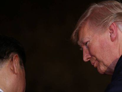 El presidente de EE UU, Donald Trump (dcha.) junto a su hom&oacute;logo chino, Xi Jinping.