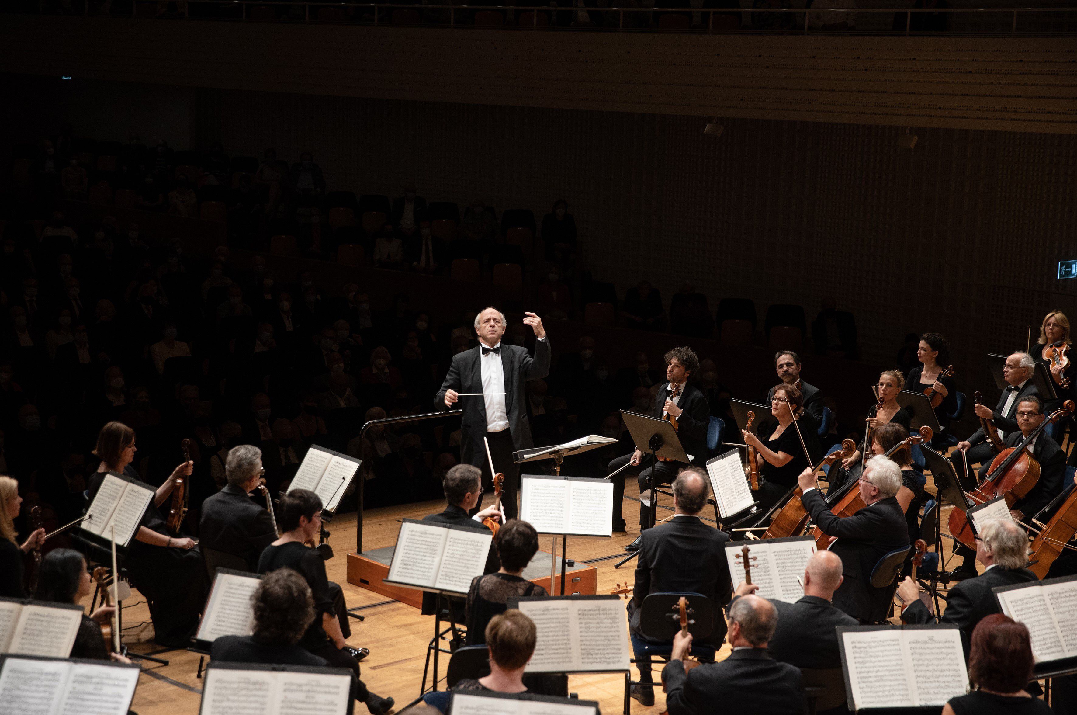 Iván Fischer dirige a la Orquesta del Festival de Budapest la 'Sinfonía Fausto' de Franz Liszt en el KKL de Lucerna.