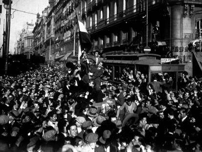 Proclamació de la Segona República a la Porta del Sol de Madrid el 14 de abril del 1931.