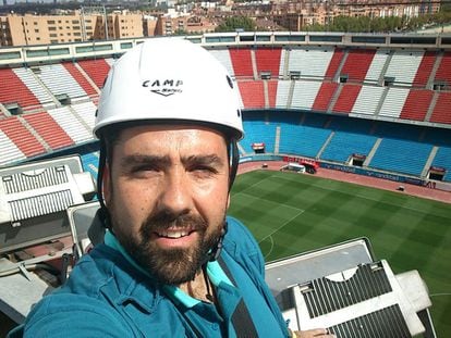 17 de septiembre de 2014. "Trabajando en las antenas de telefonía móvil que hay el lo más alto de la cubierta y en la fachada sur del Calderón. Fue una experiencia preciosa porque soy colchonero de toda la vida."