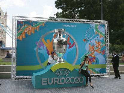 Cartel anunciativo de la Eurocopa 2020, en Londres.